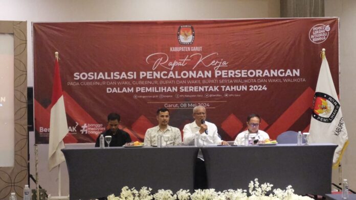 Pelaksanaan Sosialisasi Pencalonan Perseorangan dalam Pemilihan Serentak Tahun 2024, yang dilaksanakan di Ballroom Fave Hotel Garut, Jalan Cimanuk, Kecamatan Tarogong Kidul, Kabupaten Garut, Rabu (8/5/2024).