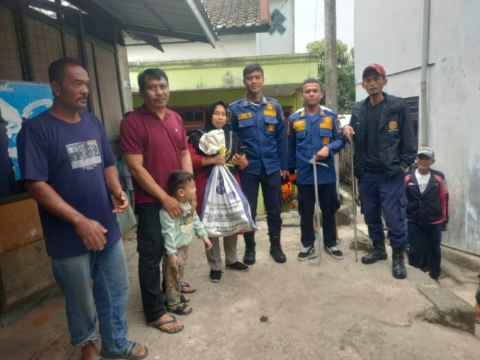 Petugas Disdamkar berhàsil Evakuasi Ular Sanca di Garut Kota, Selasa (11/6/2024)