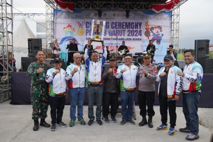 Pelaksanaan penutupan PORKAB Garut Tahun 2024 berlangsung di SOR RAA Adiwijaya, Kecamatan Tarogong Kidul, Kabupaten Garut, Minggu sore (28/7/2024).