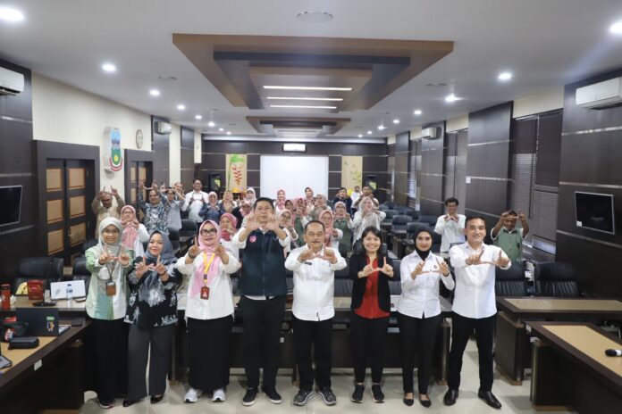 Pelaksanaan Pembukaan acara Coaching dari Kemen PPPA RI dan UNFPA Indonesia, yang dilaksanakan di Ruang Rapat Sekretariat Daerah (Setda) Kabupaten Garut, Jalan Pembangunan, Kecamatan Tarogong Kidul, Kabupaten Garut, Rabu (21/8/2024).