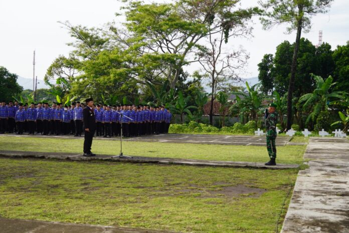 Pj. Bupati Garut menjadi inspektur Upacara Peringatan Hari Pahlawan Tahun 2024 tingkat Kabupaten Garut, di Lapangan Setda Kabupaten Garut, Jalan Pembangunan, Kecamatan Tarogong Kidul, Kabupaten Garut, Minggu (10/11/2024).