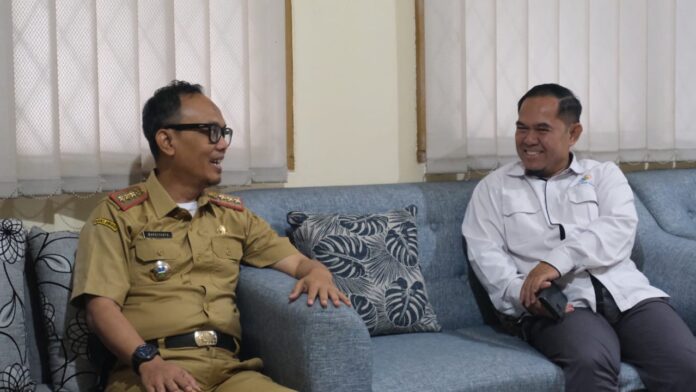 IMG-20250121-WA0094 Dinas Komunikasi dan Informatika (Diskominfo) Kabupaten Garut menerima kunjungan dari jajaran Badan Pusat Statistik (BPS) Kabupaten Garut yang berlangsung di Kantor Diskominfo Garut, Jalan Pembangunan, Kecamatan Tarogong Kidul, Kabupaten Garut, Selasa (21/1/2025).
