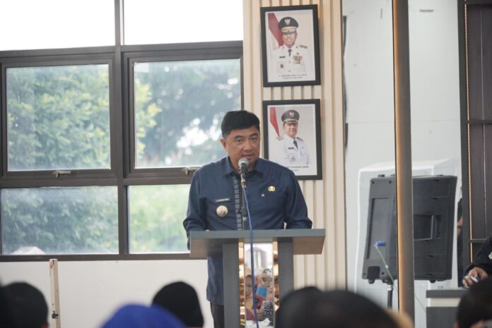 IMG-20250523-WA0009 Bupati Garut, Abdusy Syakur Amin, membuka Rapat Koordinasi (Rakor) Data Tunggal Sosial Ekonomi Tahun 2025 yang bertempat di Aula Dinas Sosial, Jalan Patriot, Kecamatan Tarogong Kidul, Kabupaten Garut, Kamis (22/5/2025).