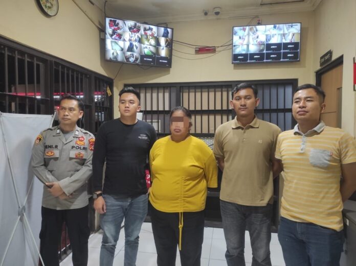 IMG-20250530-WA0009 (44) warga Kecamatan Katapang, Kabupaten Bandung, dijemput polisi dari Unit III Pidana Umum Satreskrim Polres Garut bersama Tim Sancang, pada Kamis malam (29/5/2025) sekitar pukul 22.00 WIB di rumahnya.