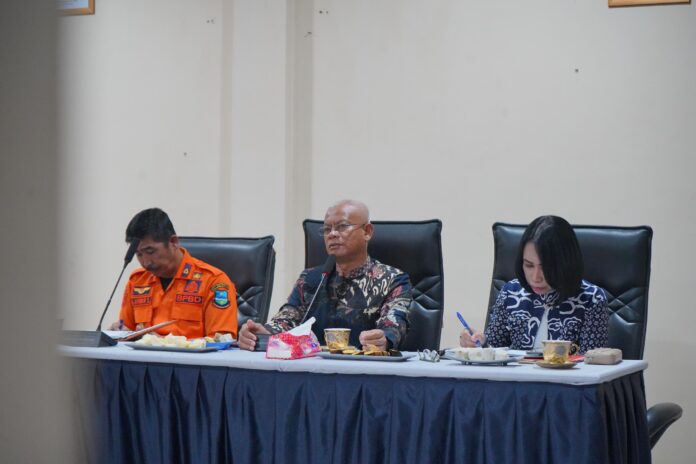 IMG-20250704-WA0033 Rapat Koordinasi Teknis Pengelolaan Keuangan dan Pelaksanaan Pekerjaan pada Masa Tanggap Darurat Bencana yang bersumber dari Belanja Tidak Terduga (BTT) Pembebanan Langsung yang dilaksanakan di Gedung C Badan Penanggulangan Bencana Daerah (BPBD) Kabupaten Garut, Jalan Terusan Pahlawan, Kecamatan Tarogong Kidul, Kabupaten Garut, Jum'at (4/7/2025).