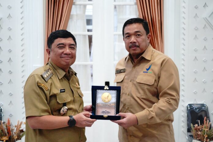 IMG-20250730-WA0005 Bupati Garut, Abdusy Syakur Amin, menerima kunjungan kerja Kepala Balai Besar Pengawas Obat dan Makanan (BBPOM) Bandung, bertempat di Pamengkang Pendopo, Jalan Kiansantang, Kecamatan Garut Kota, Kabupaten Garut, Selasa (29/7/2025).