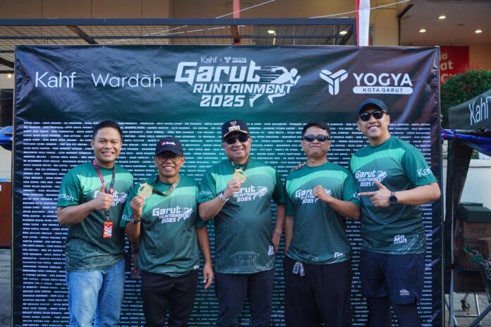 Bupati Garut, Abdusy Syakur Amin, membuka acara Garut _Runtainment_ 2025 yang dilaksanakan di Jalan Siliwangi, Kecamatan Garut Kota, Kabupaten Garut, Minggu (10/8/2025).