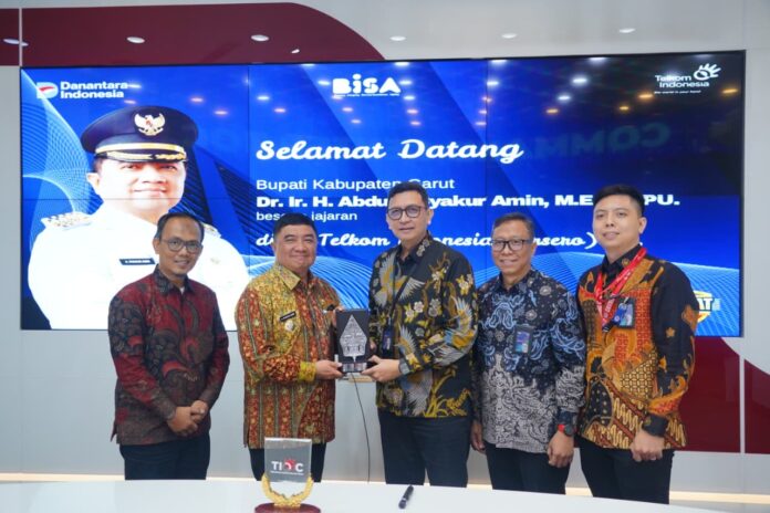 Bupati Garut, Abdusy Syakur Amin, melaksanakan kunjungan kerja dengan PT Telkom Indonesia, bertempat di Command Center TIOC, Gedung Telkom Landmark Tower, Jalan Jenderal Gatot Subroto, Jakarta, Selasa (12/8/2025).