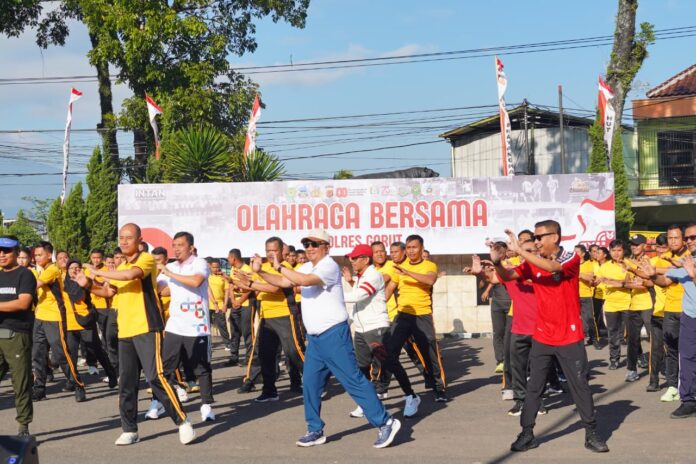 ‎Peringatan HUT RI ke-80, Polres Garut menyelenggarakan kegiatan Olahraga Bersama Forkopimda dan instansi se-Kabupaten Garut, bertempat di Markas Polres Garut, Jalan Sudirman, Kecamatan Karangpawitan, Kabupaten Garut, Sabtu (16/8/2025).