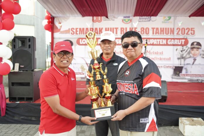 IMG-20250830-WA0053 Pelaksanaan Festival Olahraga Tradisional (OLTRAD) antar SKPD di Lingkungan Pemkab Garut Tahun 2025 dalam rangka HUT ke-80 RI, yang dilaksanakan di SOR RAA Adiwijaya, Kecamatan Tarogong Kidul, Kabupaten Garut, Sabtu (30/8/2025).