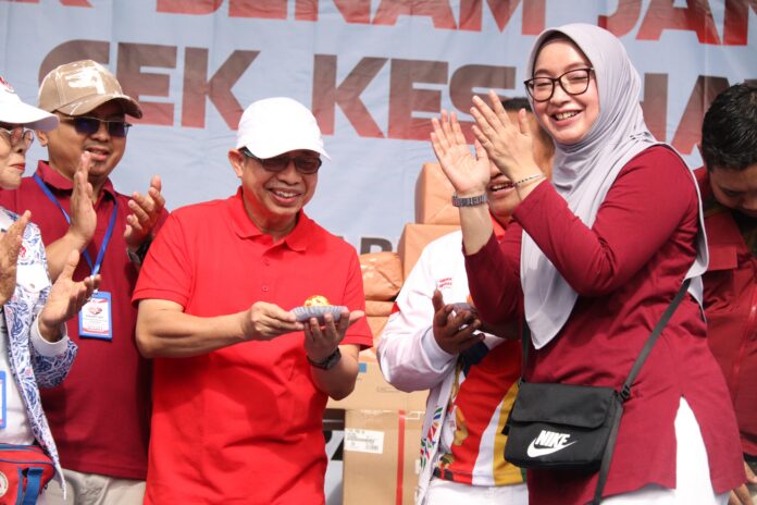 IMG-20250928-WA0062 Kepala Dinas Kesehatan Kabupaten Garut, Leli Yuliani, membuka peringatan Hari Jantung Sedunia (World Heart Day 2025) di Lapang Makorem 062/Tarumanegara, Jalan Bratayudha, Kecamatan Garut Kota, Minggu (28/9/2025).