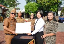 Bupati Garut Sebut Kekurangan SDM Tingkat Bawah dan Tekankan Pentingnya Kompetensi ASN Bupati Garut, Abdusy Syakur Amin, memimpin Apel Gabungan yang dirangkaikan dengan Pengangkatan dan Penandatanganan Surat Perjanjian Ikatan Dinas Calon Pegawai Negeri Sipil (CPNS) Lulusan Institut Pemerintahan Dalam Negeri (IPDN) Angkatan 32 Tahun 2025. Acara dilaksanakan di Lapangan Sekretariat Daerah (Setda) Kabupaten Garut, Kecamatan Tarogong Kidul, Senin (20/10/2025).