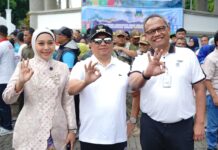 Bupati Garut Pimpin Apel Aksi Bersih Nyata Sampah, Dorong Gerakan Masif untuk Kurangi Sampah dari Hulu Apel Pembukaan Aksi Bersih Nyata Sampah Lingkup Kabupaten Garut Tahun 2025, yang dilaksanakan di Alun-Alun Garut, Kecamatan Garut Kota, Kabupaten Garut, Sabtu (25/10/2025).