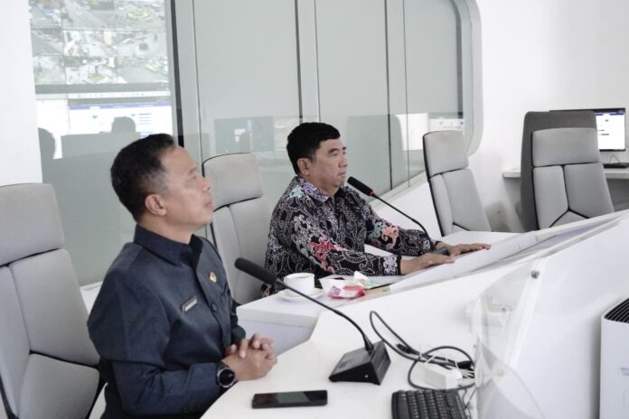 IMG-20251129-WA0024 Pemberian arahan secara virtual oleh Bupati Garut di Command Center Dinas Komunikasi dan Informatika (Diskominfo) Kabupaten Garut, Jumat (28/11/2025).